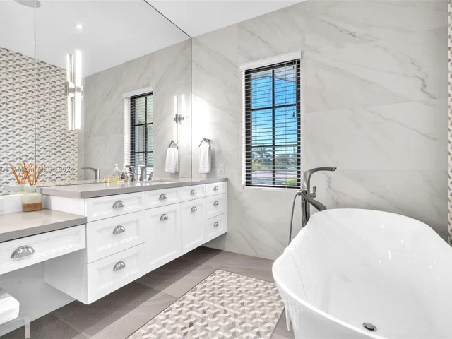 1100 NE 180th Ter, North Miami Beach FL 33162