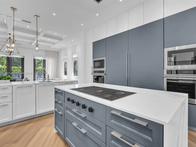 1100 NE 180th Ter, North Miami Beach FL 33162