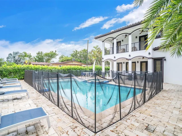 1100 NE 180th Ter, North Miami Beach FL 33162