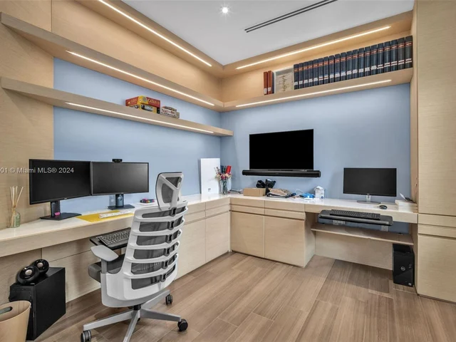 1100 NE 180th Ter, North Miami Beach FL 33162