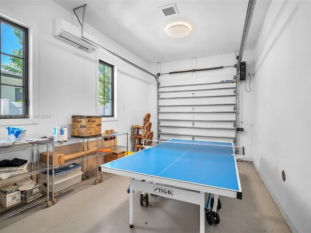 1100 NE 180th Ter, North Miami Beach FL 33162