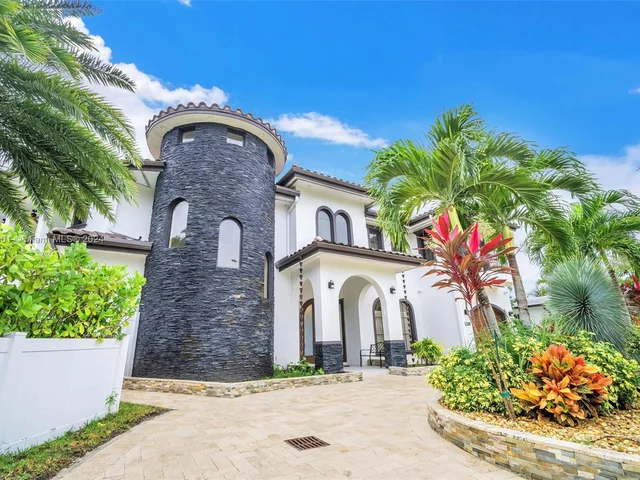 1100 NE 180th Ter, North Miami Beach FL 33162