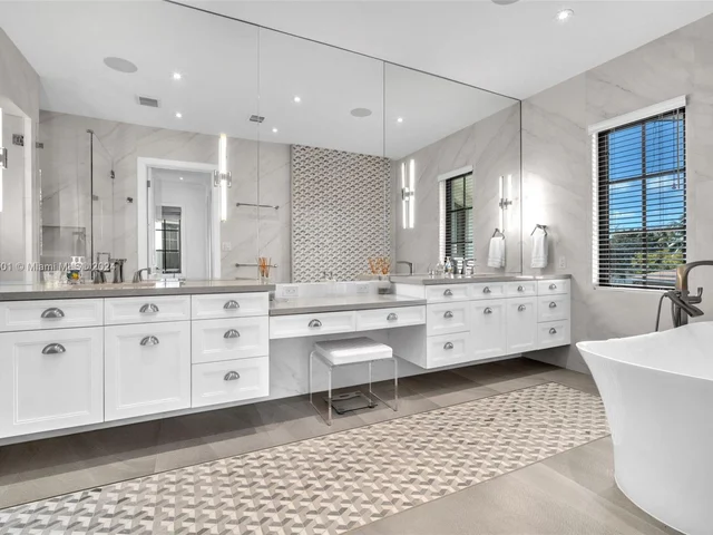 1100 NE 180th Ter, North Miami Beach FL 33162