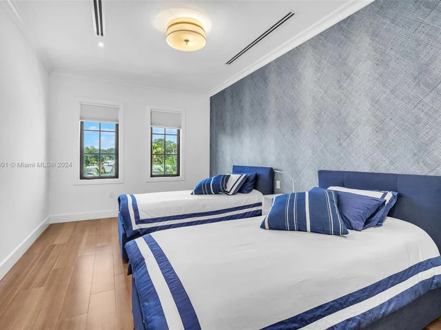 1100 NE 180th Ter, North Miami Beach FL 33162