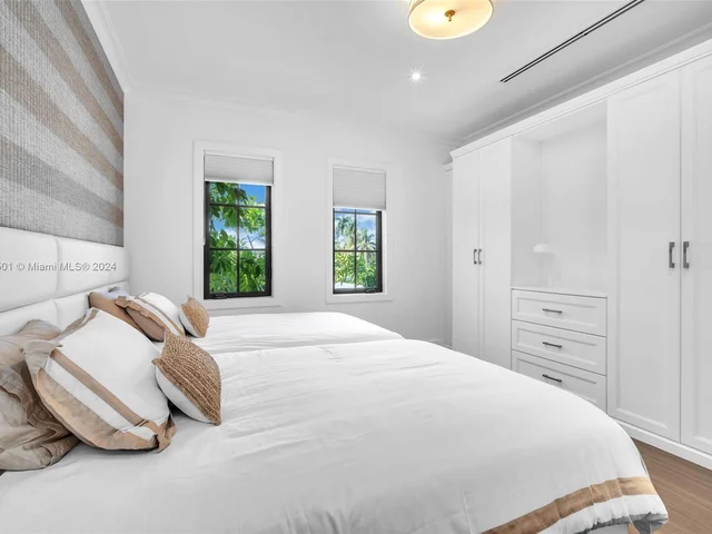 1100 NE 180th Ter, North Miami Beach FL 33162