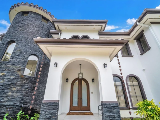 1100 NE 180th Ter, North Miami Beach FL 33162