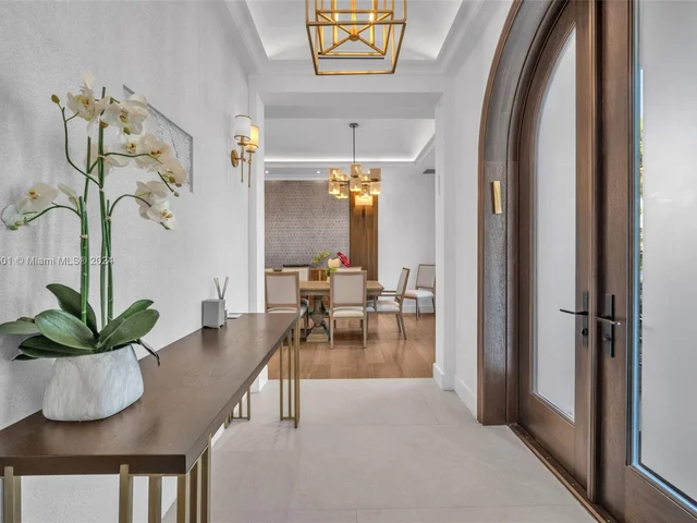 1100 NE 180th Ter, North Miami Beach FL 33162