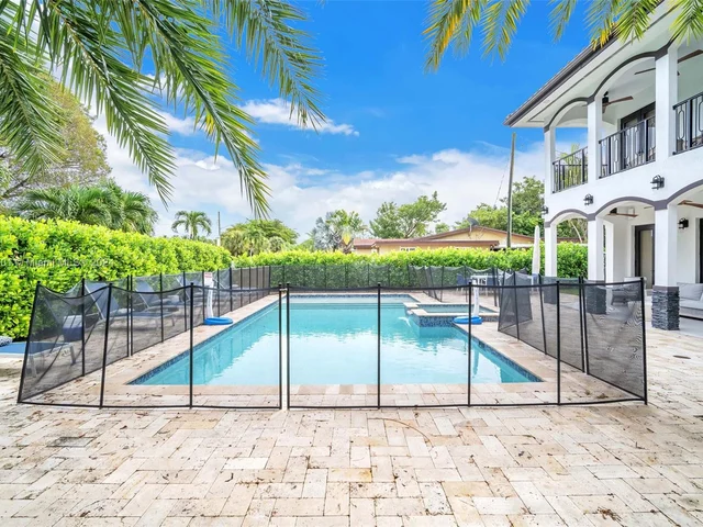 1100 NE 180th Ter, North Miami Beach FL 33162