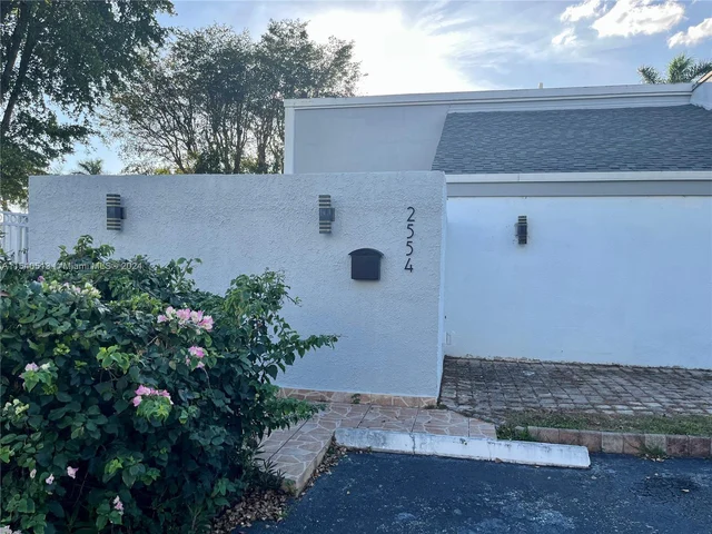 2554 SW 122nd Ct, Miami FL 33175