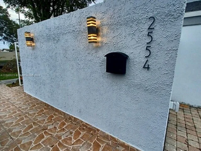 2554 SW 122nd Ct, Miami FL 33175