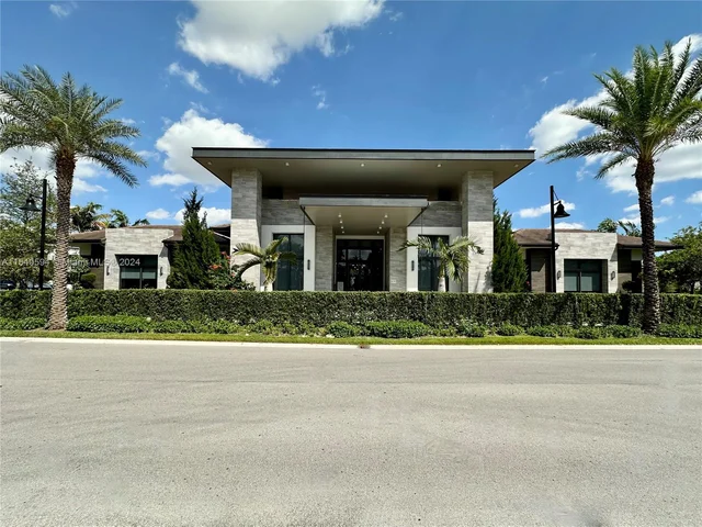 4963 NW 83rd Path, Doral FL 33166