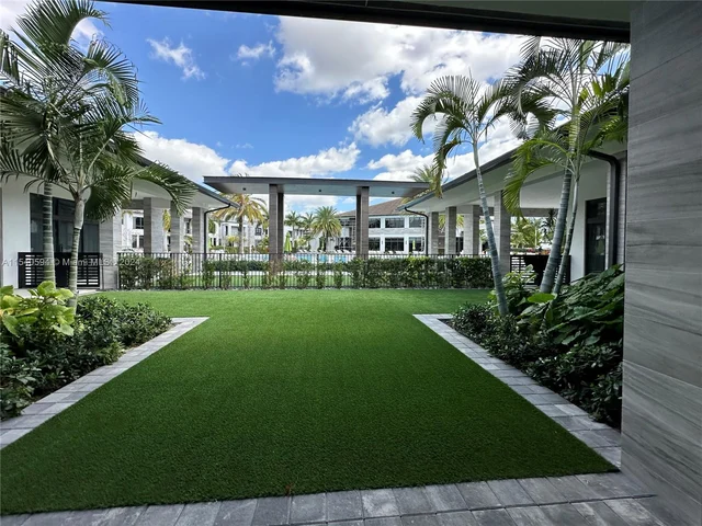 4963 NW 83rd Path, Doral FL 33166