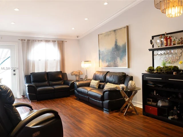 7558 NW 173rd Ter, Hialeah FL 33015