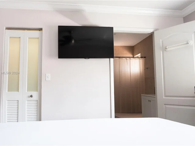 7558 NW 173rd Ter, Hialeah FL 33015