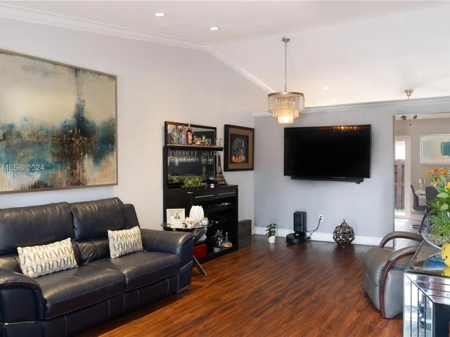 7558 NW 173rd Ter, Hialeah FL 33015