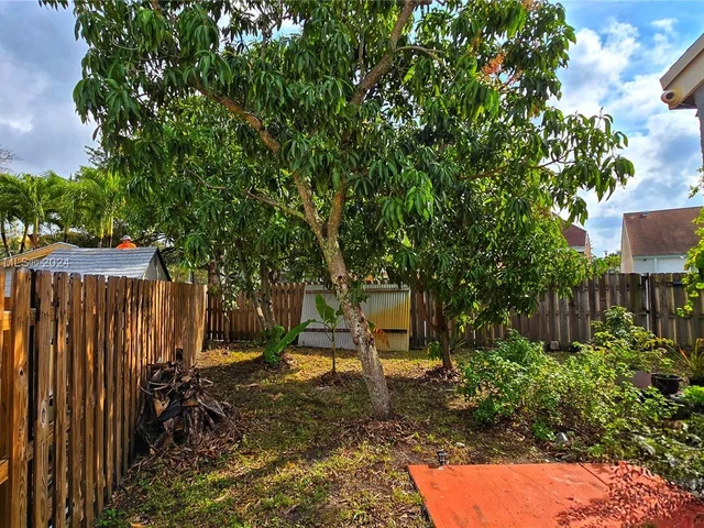 2431 SW 82nd Ter, Miramar FL 33025