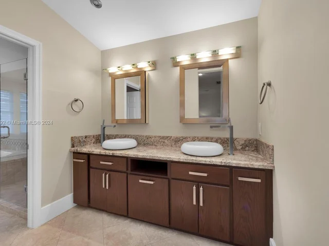 4581 NW 93rd Doral Ct, Doral FL 33178