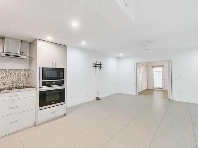 1458 W 39th Pl # 5, Hialeah FL 33012