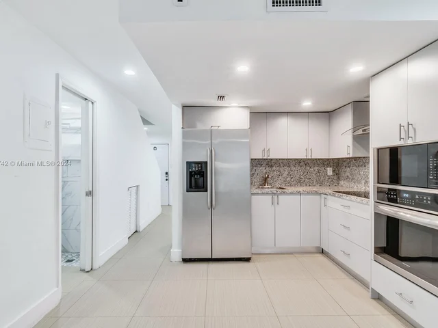 1458 W 39th Pl # 5, Hialeah FL 33012