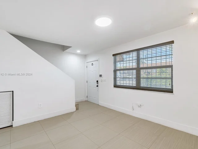 1458 W 39th Pl # 5, Hialeah FL 33012