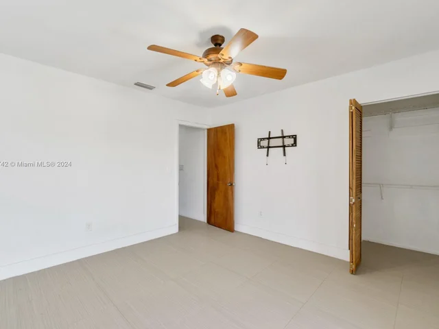 1458 W 39th Pl # 5, Hialeah FL 33012