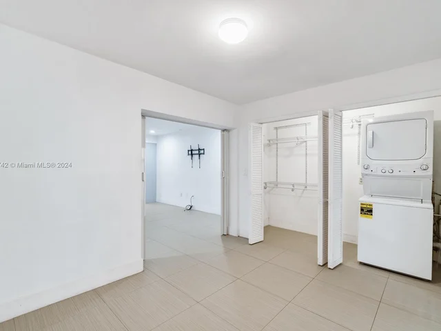 1458 W 39th Pl # 5, Hialeah FL 33012