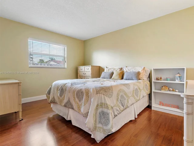 8811 NW 6th St, Pembroke Pines FL 33024