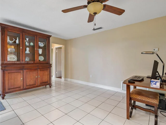 8811 NW 6th St, Pembroke Pines FL 33024