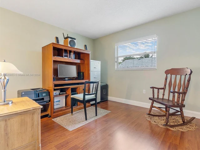 8811 NW 6th St, Pembroke Pines FL 33024