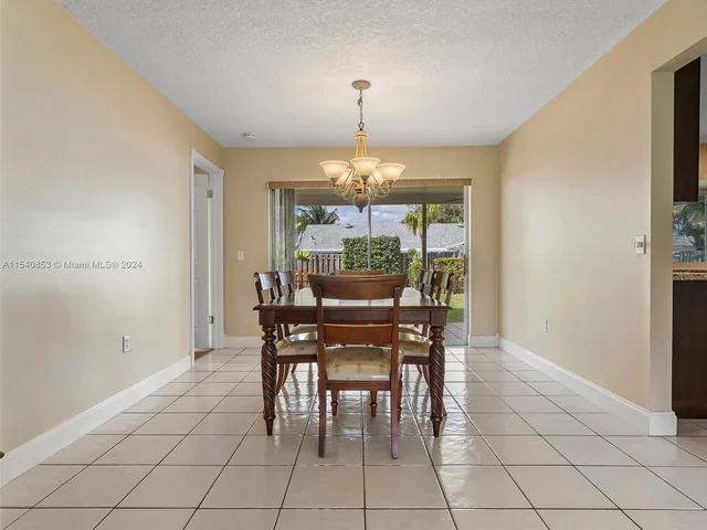 8811 NW 6th St, Pembroke Pines FL 33024