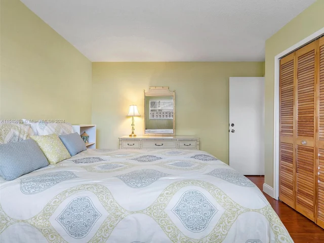 8811 NW 6th St, Pembroke Pines FL 33024