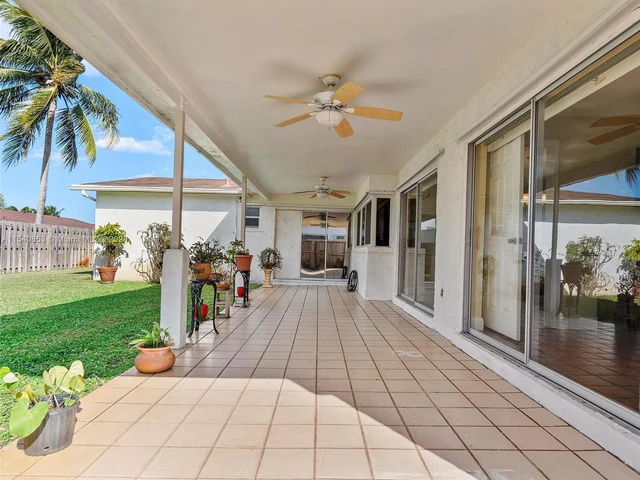 8811 NW 6th St, Pembroke Pines FL 33024