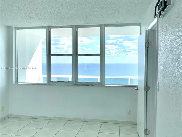 3140 S Ocean Dr # 2105, Hallandale Beach FL 33009
