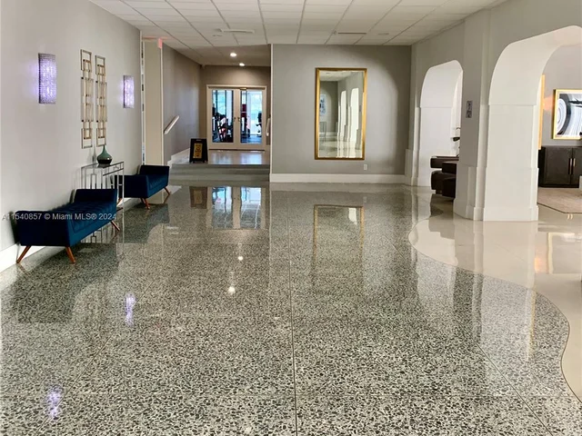 3140 S Ocean Dr # 2105, Hallandale Beach FL 33009