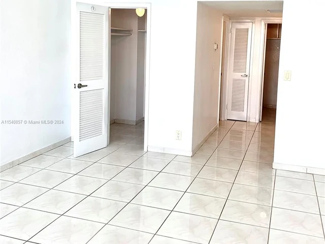 3140 S Ocean Dr # 2105, Hallandale Beach FL 33009