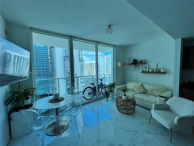 300 S Biscayne Blvd # 2209, Miami FL 33131