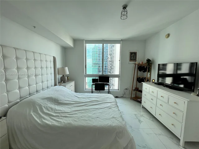 300 S Biscayne Blvd # 2209, Miami FL 33131