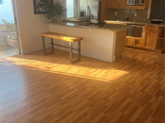 2858 Pine Tree Dr # 8, Miami Beach FL 33140