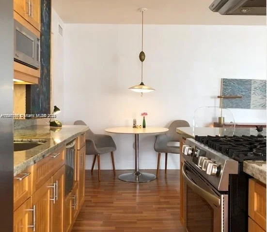 2858 Pine Tree Dr # 8, Miami Beach FL 33140