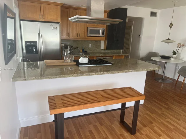 2858 Pine Tree Dr # 8, Miami Beach FL 33140