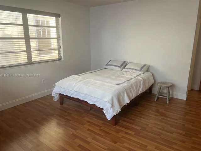 2858 Pine Tree Dr # 8, Miami Beach FL 33140