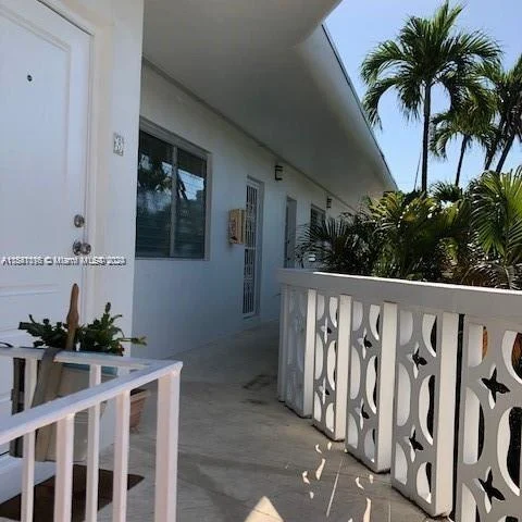 2858 Pine Tree Dr # 8, Miami Beach FL 33140
