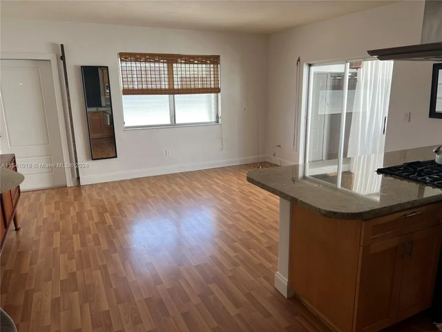 2858 Pine Tree Dr # 8, Miami Beach FL 33140