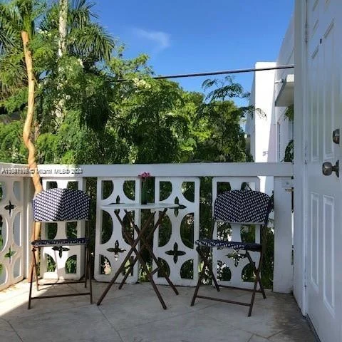 2858 Pine Tree Dr # 8, Miami Beach FL 33140