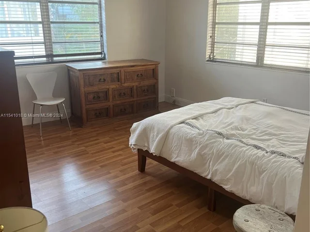 2858 Pine Tree Dr # 8, Miami Beach FL 33140