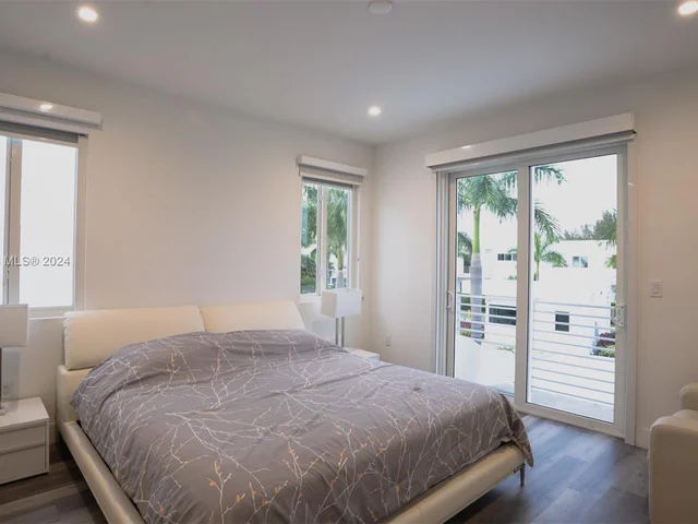 10363 NW 67th Ter, Doral FL 33178