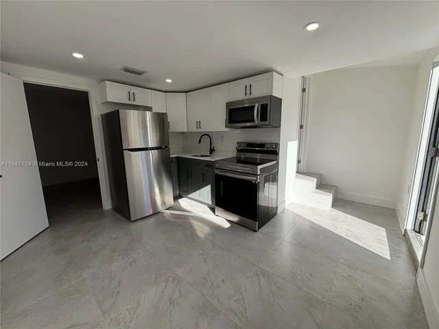 1102 NW 103rd St # 3, Miami FL 33150