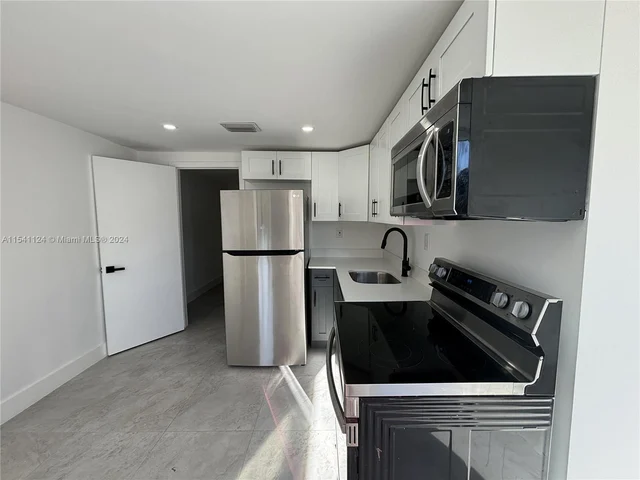 1102 NW 103rd St # 3, Miami FL 33150