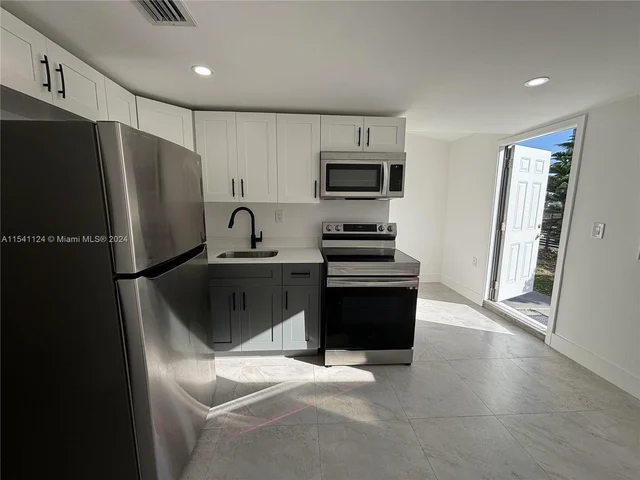 1102 NW 103rd St # 3, Miami FL 33150