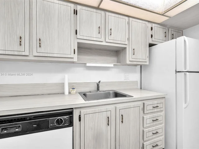 1300 Saint Charles Pl # 601, Pembroke Pines FL 33026